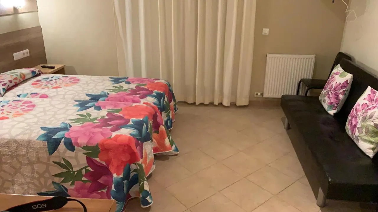 Appart hôtel Raquel'S - Habitacions I Apartaments Turistics - Sant Pere Pescador