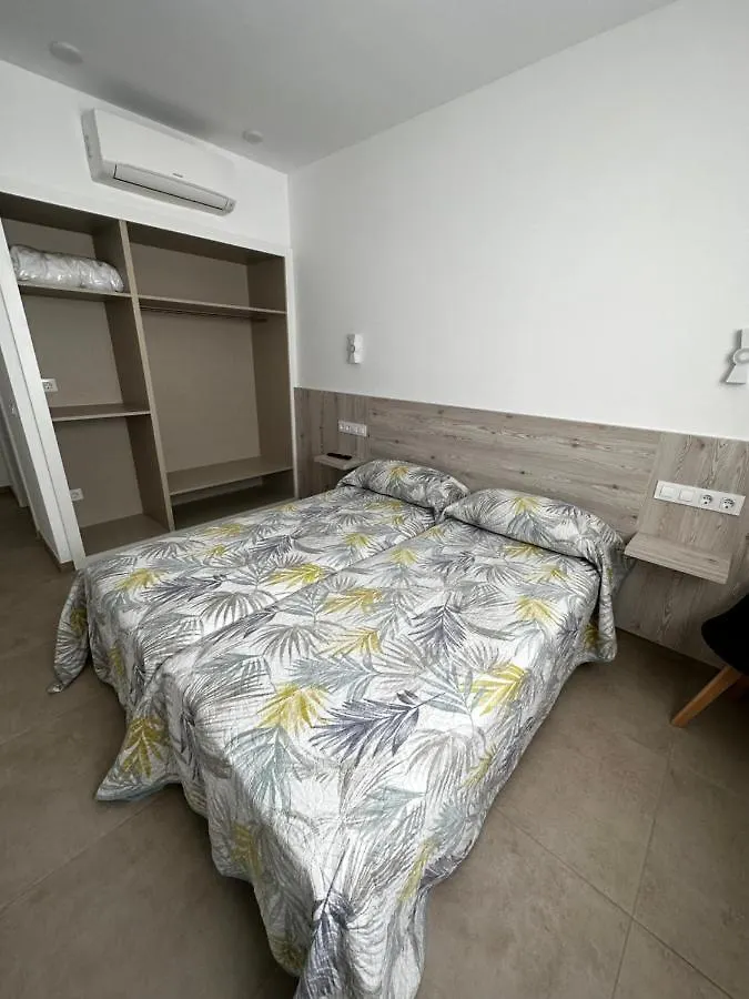 Raquel'S - Habitacions I Apartaments Turistics - Sant Pere Pescador 2*,