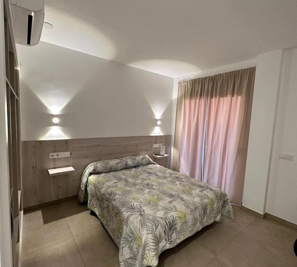 Appart hôtel Raquel'S - Habitacions I Apartaments Turistics - Sant Pere Pescador