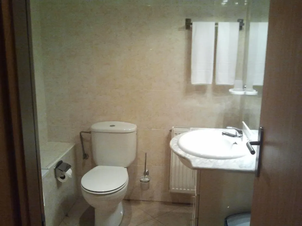 Raquel'S - Habitacions I Apartaments Turistics - Sant Pere Pescador 2*,  Spain